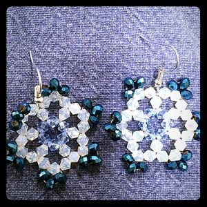 🎉🎉10/$25 Sparkly glass & Swarovski snowflake winter earring